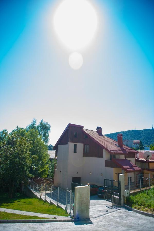Snug Apartments - Private Parking Near Downtown Brașov Exterior foto