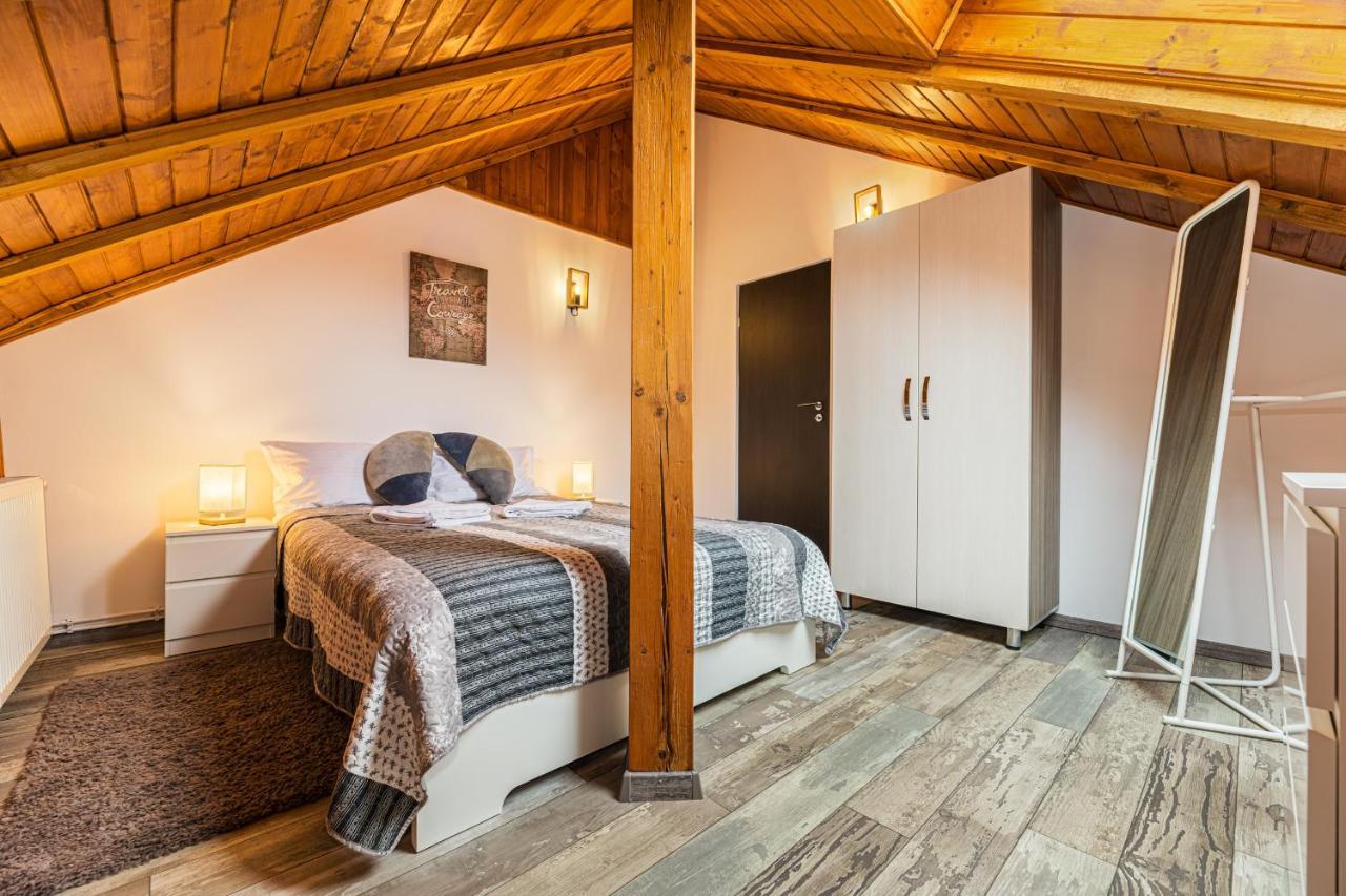 Snug Apartments - Private Parking Near Downtown Brașov Exterior foto