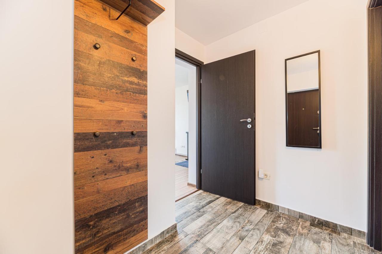Snug Apartments - Private Parking Near Downtown Brașov Exterior foto