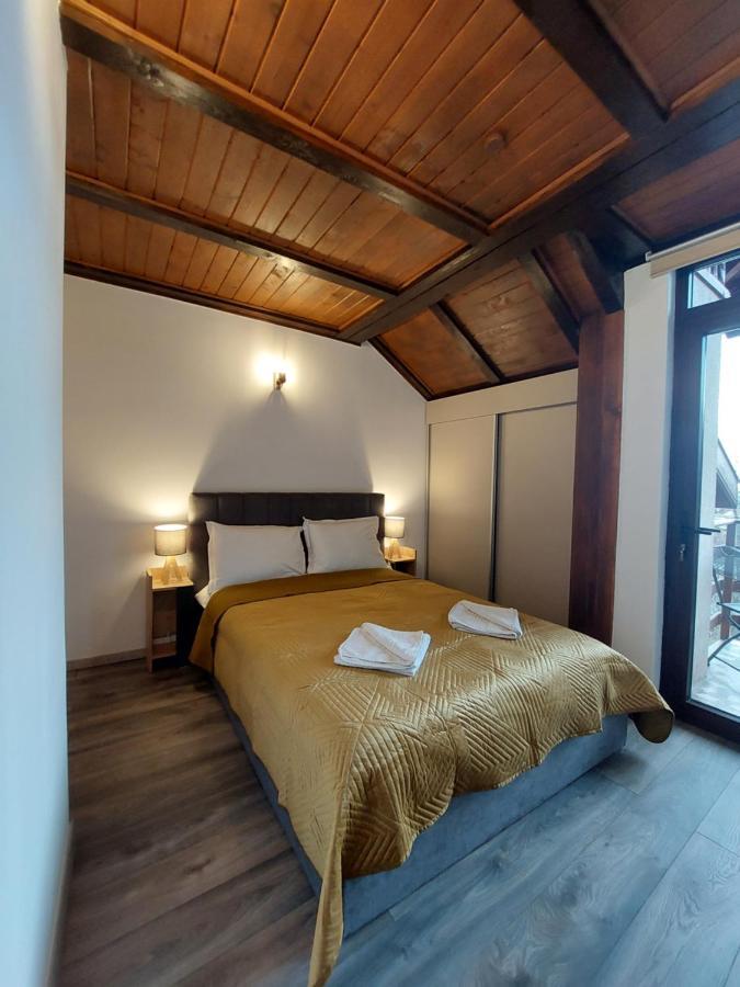 Snug Apartments - Private Parking Near Downtown Brașov Exterior foto